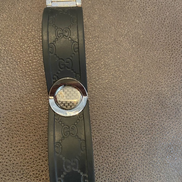 Gucci twirl 112 black watch - Picture 4 of 5